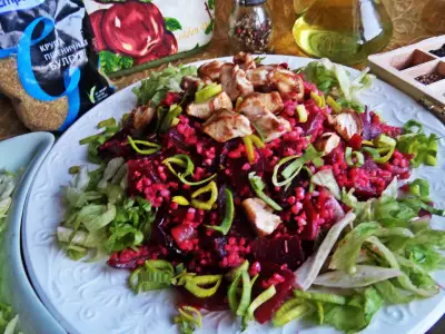 Свекольный салат с булгуром и жареным луком