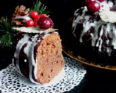 Рождественский пряный шоколадный кекс без яиц и масла, с черносливом и черемухой