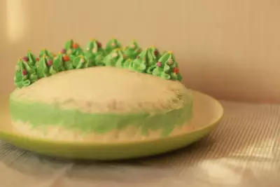 Новогодний блинный торт со шпинатом
