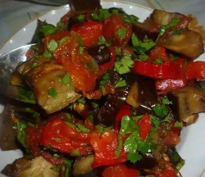 Печеный овощной салат