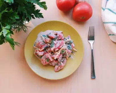 Салат с томатами и сыром