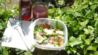 Салат с руколой и беконом