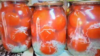 помидоры " в снегу " консервированные.