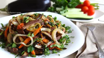 Теплый гриль-салат с говядиной и овощами