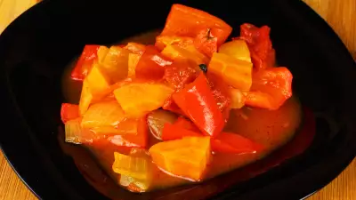 Ассорти овощное на зиму в томатном соусе закусочный салат