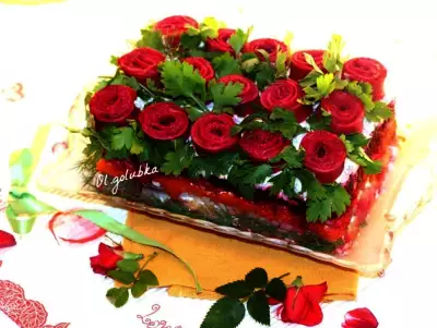 Закусочный торт букет алых роз