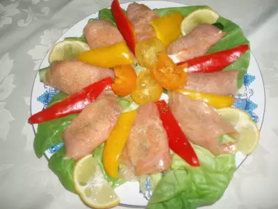 Тапас закуска из лосося для пикника