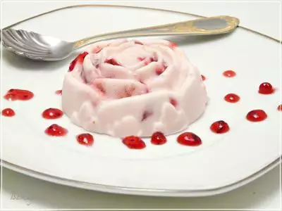 Творожно-вишнёвый холодный десерт "аля мороженое"