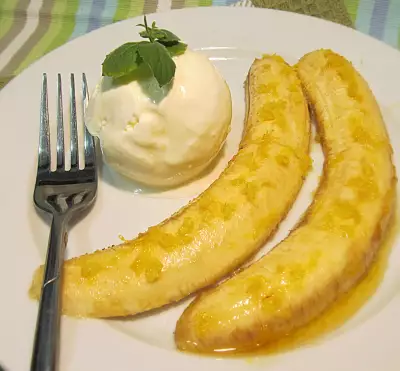 Рисовое мороженое с бананами фламбе