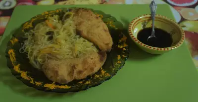 Фрунчоза с овощами и филе грудки цыпленка на гриле.