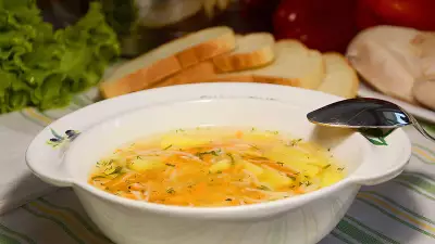 Легкий куриный суп (без зажарки). очень вкусно и полезно!