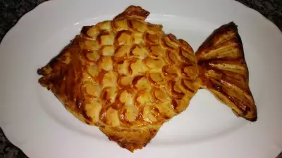 Пирог "золотая рыбка" из слоеного теста