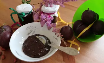 Сливово шоколадное варенье с арахисом в мультиварке