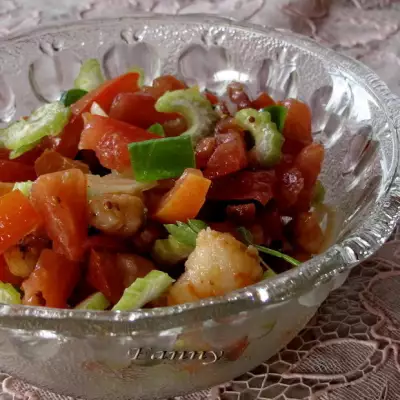 Салат с черешковым сельдереем и креветками