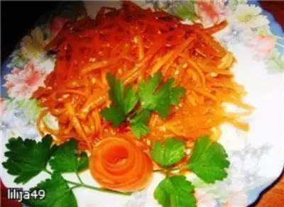 Салат из морковки с кунжутными семечками
