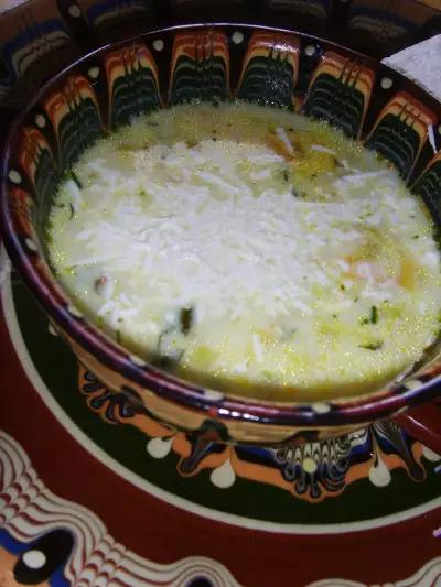 Постный суп из лука-порея с брынзой (празена чорба със сирене)