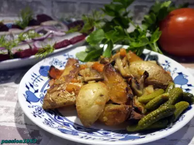 Картошка, запеченная с грибами и помидорами (постимся вкусно)
