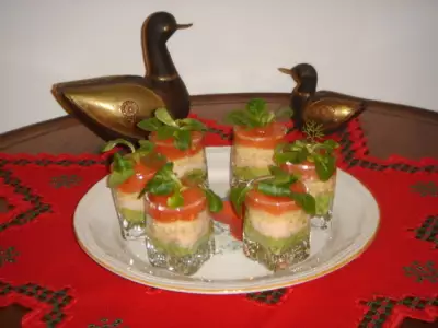 Веррины с авокадо красной рыбой и томатным муссом
