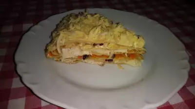 Закусочный блинный торт- салат курицей и грибами