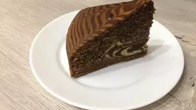 Сметанно-шоколадный пирог зебра