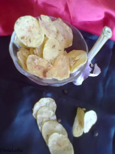 Картофельные чипсы за 10 минут)