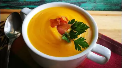 Крем-суп с тыквой и беконом