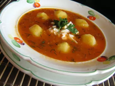 Густой суп с помидорами,картофелем и яйцом.