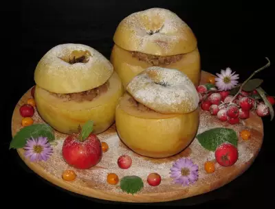 Айва, фаршированная орехами с мёдом запечённая в мультиварке (тест - драйв)