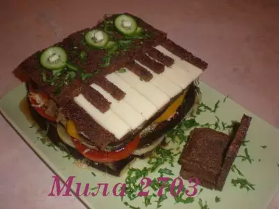 «пианино» салат из печеных овощей с сыром и гренками