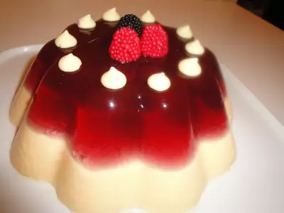 Крем десерт баваруа с желе из лесных ягод