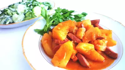 Картофель в соусе чили с огуречным салатом по венгерски ужин за 150 руб