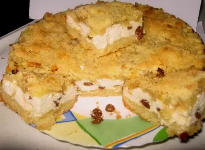 Творожный пирог с изюмом и яблоком