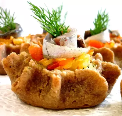 Ржаные мини-пироги с рисом,яйцом и килькой (+ бонус малосольная килечка)