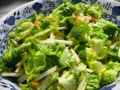Салат легкий, витаминный „похрустим“