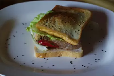 Сэндвич с тунцом и помело