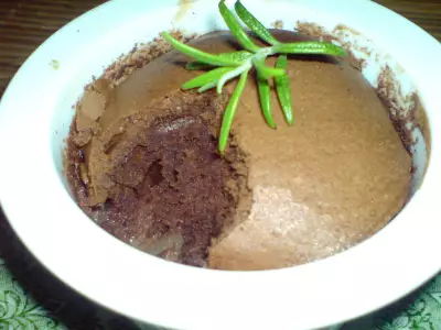 Шоколадное суфле с грушами и розмарином