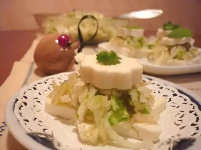 Зелёный салат с адыгейским сыром