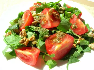Салат с щавелем и томатами (без майонеза)