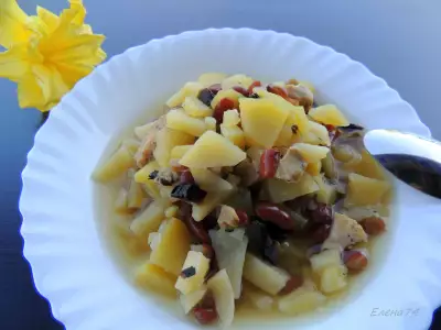 Густой суп с картофелем и фасолью в мультиварке