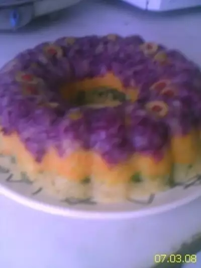 Разноцветный картофельный салат-торт