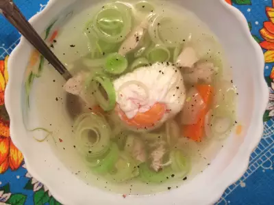 Овощной суп с яйцом пашот