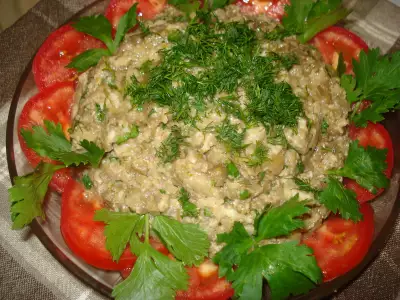 Баклажанный салат с грецкими орехами