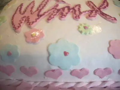 Праздничный детский торт"winx"с украшениями из мастики