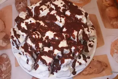 Торт «Графские развалины» из печенья с вареной сгущенкой