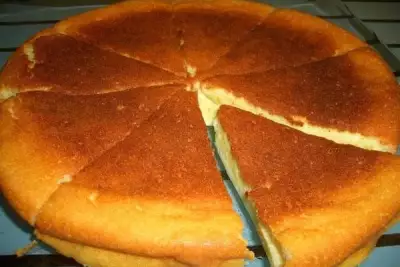 Пирог шарлотка с творожным намеком с яблоками