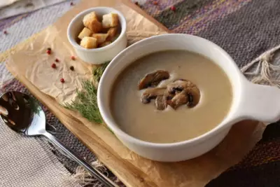 Крем-суп из белых сушеных грибов и гречки