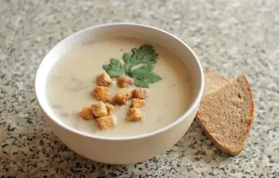 Легкий крем-суп из белых сушеных грибов