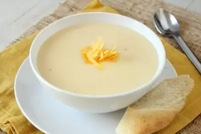 Куриный крем суп с сыром сулугуни