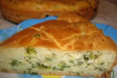Быстрый заливной пирог на кефире с зеленым луком
