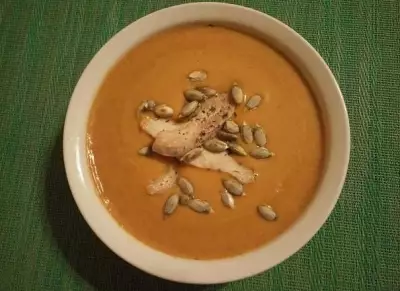 Тыквенный крем-суп с куриным филе и сыром